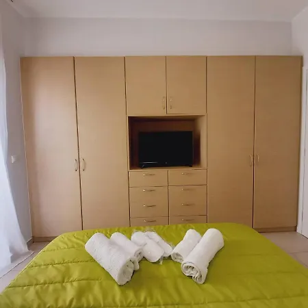Popart -spacious 3rdfl 1bdr W/balcony/view Apartment